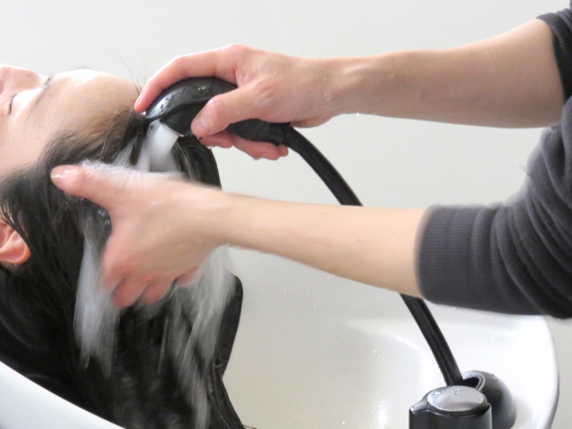 朝シャンは薄毛になるって本当？